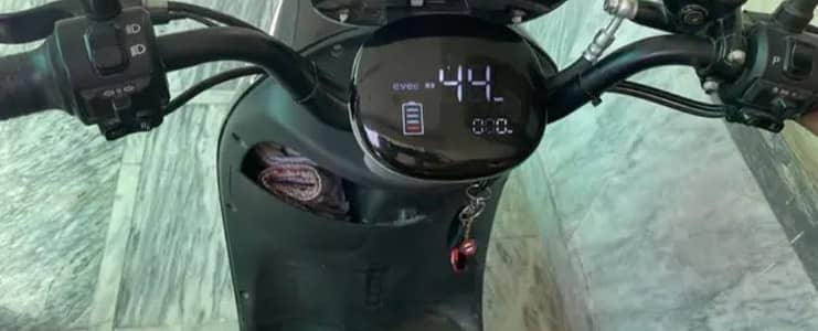 Evee Nisa Electric Scooter  Excellent Condition Low Mileage.