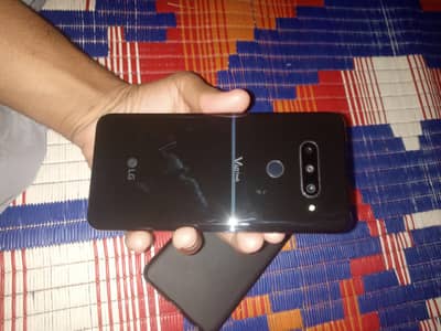 LG V40 ThinQ