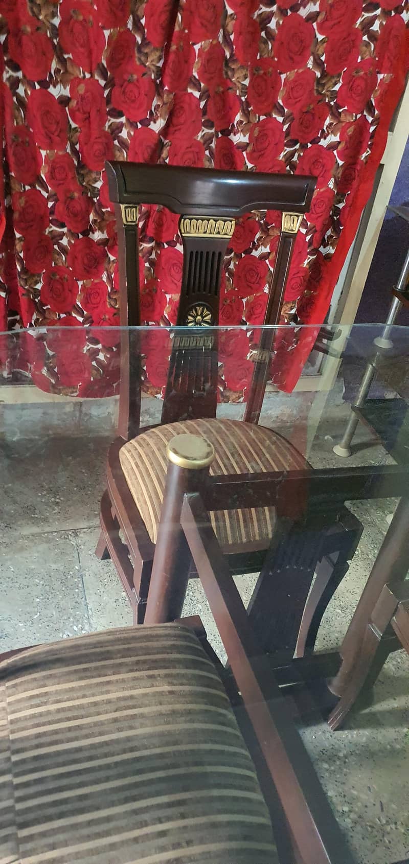 Dining table 10/10 condition 2