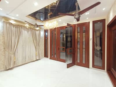 1 KANLA BEAUTIFUL HOUSE AVALABLE FOR SALE IN A VERY HOT LOCATION IN DHA 11 RAHBAR
