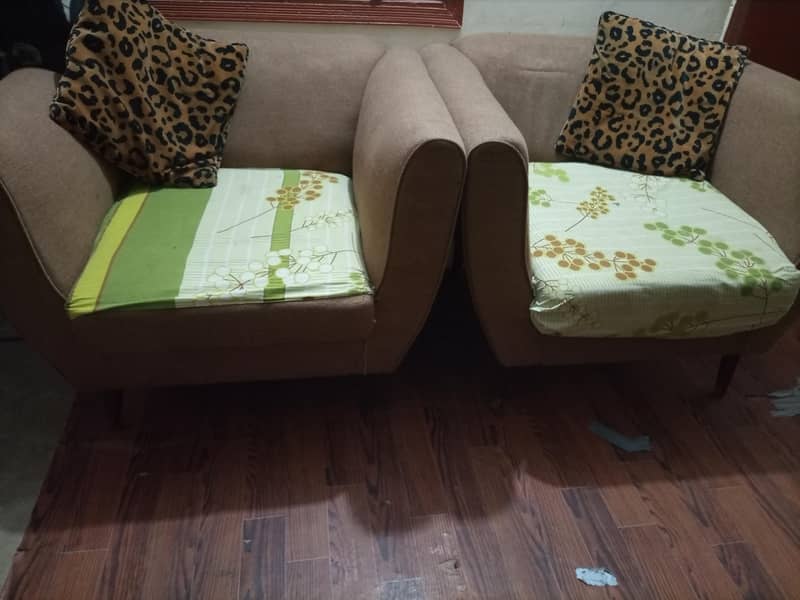 quantity two single sofa 2