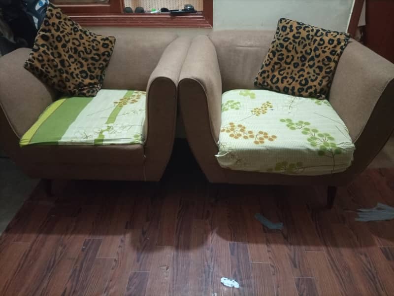 quantity two single sofa 3