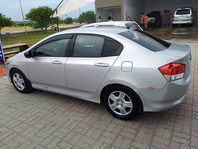 Honda city 2009 automatic 1.3  03055555282 is number py rabta karain