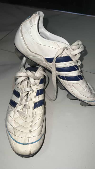 football shoes good condition 9k