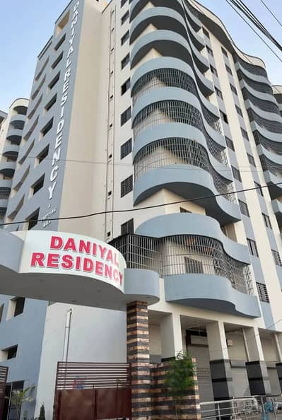3 Bed Dd Builder Condition Flat Available For Sale In Daniyal Residency, Scheme 33
