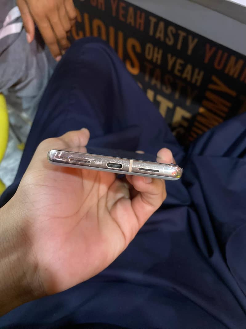 Google pixel 7 pro 4