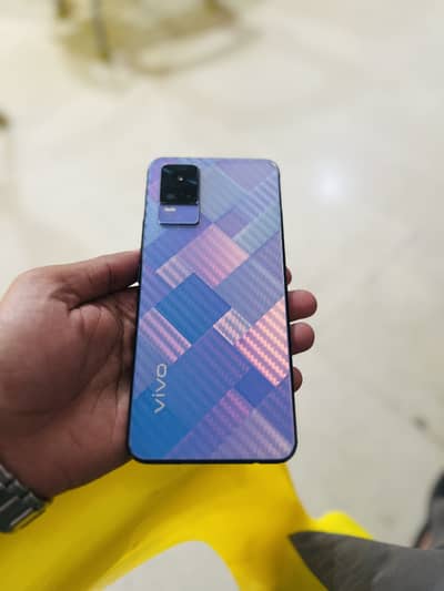 Vivo v21e with all accessories