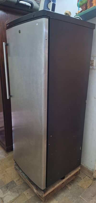 Vertical fridge