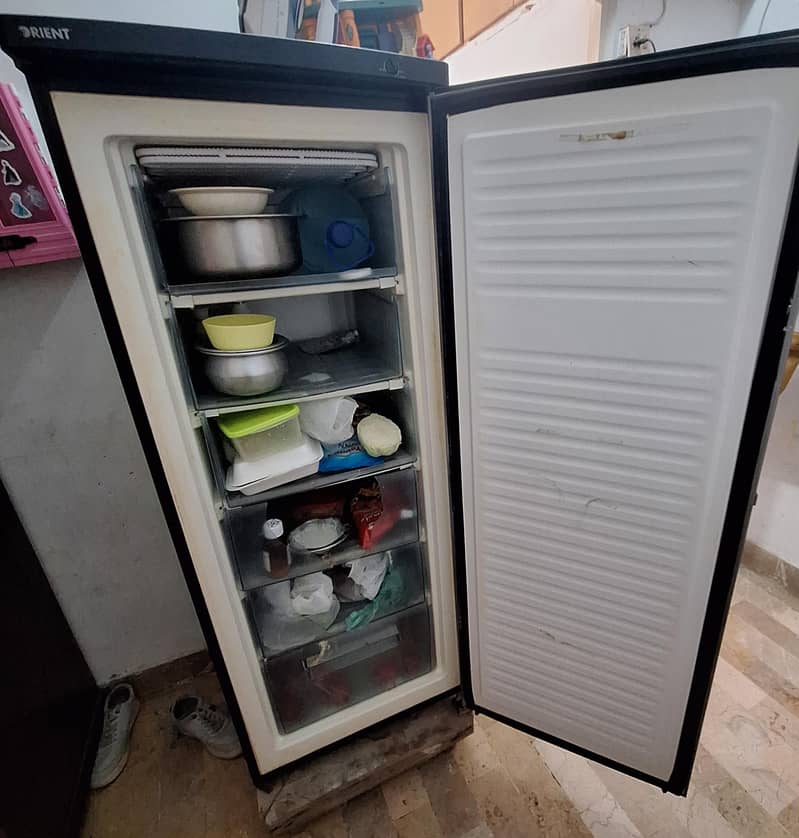 Vertical fridge 4