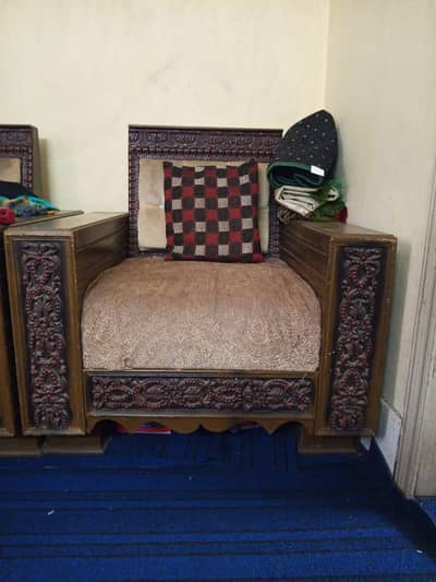 5 seater sofa of wood