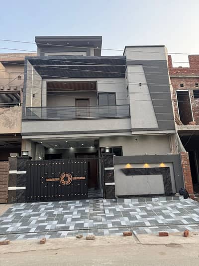 PRIME LOCATED 5 MARLA BRAND NEW FACING PARK HOUSE