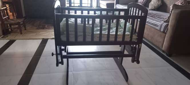 Tinnies Baby Crib / Wooden Glider Cot – Excellent Condition