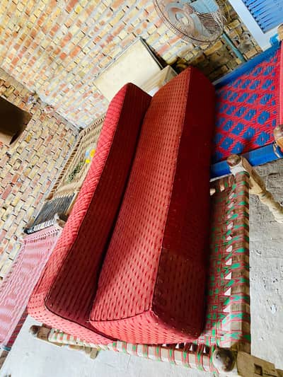 aik sofa type hai bara bhi ho jata hai or sofa bhi ban jata hai