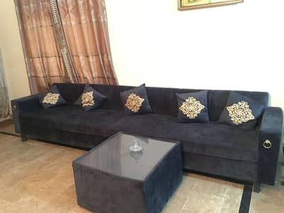 14 seater hain blue colour mein new condition