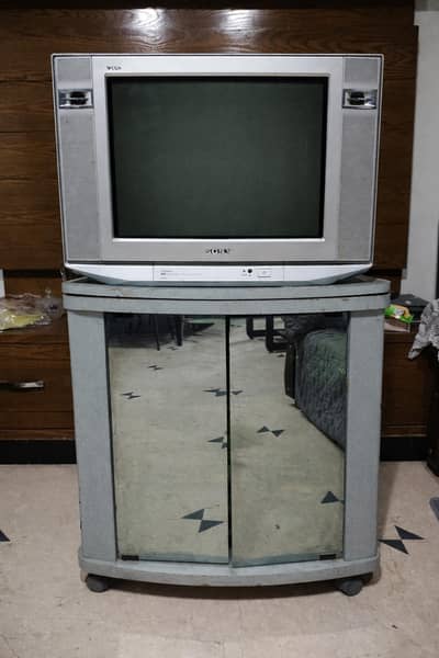Sony TV 20" in working condition alongwith TV Trolly