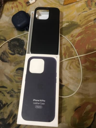 Iphone 14 pro  Leathe case