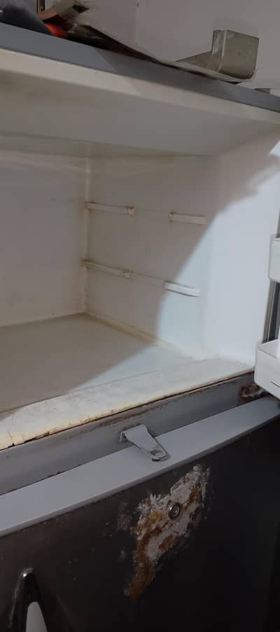 Haier refrigerator used ha colloing okay ha condition rough ha