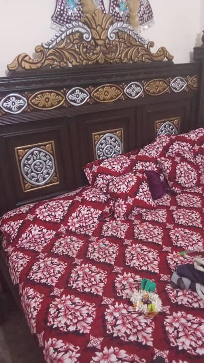 bad and almari showcas