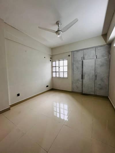 2 bed luxury non furnished apartment available for rent in Daimond mall