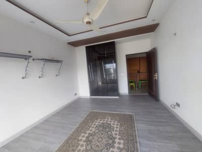 5 MARLA BEAUTIFUL HOUSE AVAILABLE FOR RENT