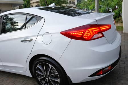 Hyundai Elantra GLS 2.0 Fully loaded