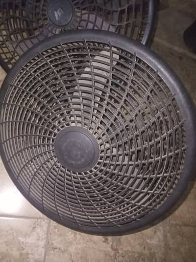 "استعمال شدہ پنکھے (8 عدد) اچھی حالت میں فروخت کے لیے"