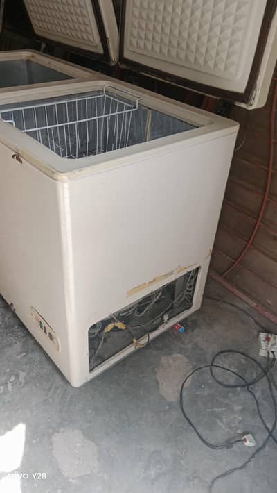 Dawlance deep freezer