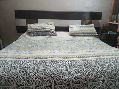 king bed with 3 door wardrobe