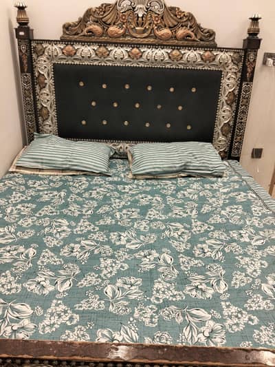 bed set and darising table