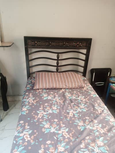 Single Bed Good condition urjant sale