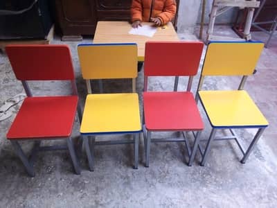 Kids Table with 4 chairs