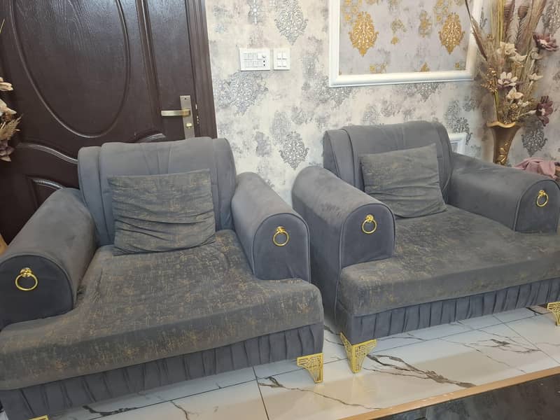 Gray colour sofa set 0