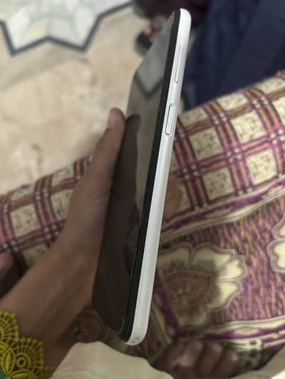 White color 128 gb change pannel