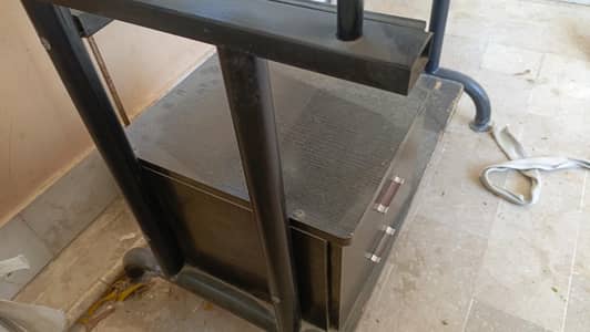 computer table 10/8 condition full glass