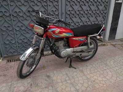 hondacg 125 2018 model  multan num cont: 0/3/7/0/1/2/5/5/4/3/8