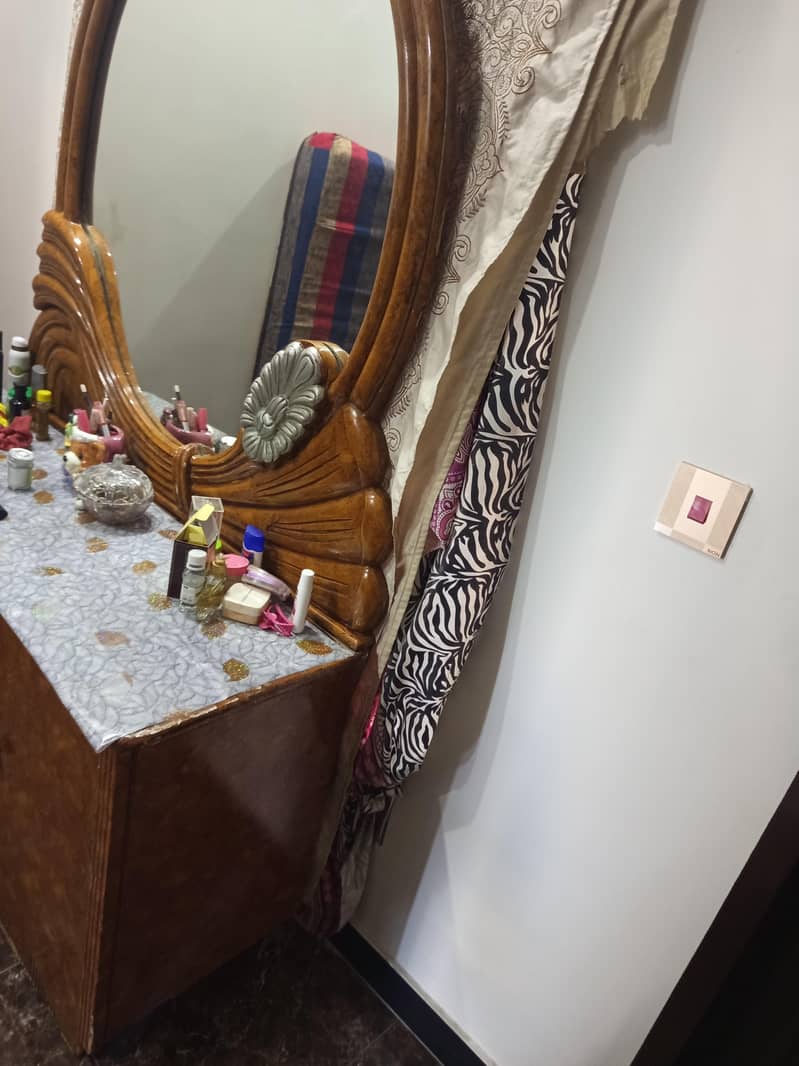 Dressing Table And Showcase Set 1