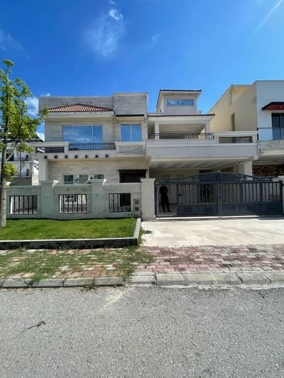 Brand new luxury 1 Kanal full house 6 bed accommodation 2 American kitchen 1 Servent two species TV lounge available for sale in Bahria Enclave Sector C