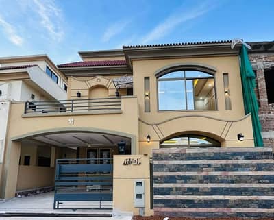 10 marla full house 5 bed accommodation 2 American kitchen 1 Servent two species TV lounge available for sale in Bahria Enclave Sector C1