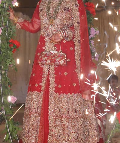 Bridal Red Lehenga Heavy Embroidery – Wedding Wear (Like New)