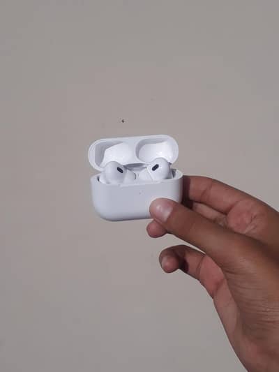Wireless Bluetooth Earbuds with Charging Case (White, New Condition)