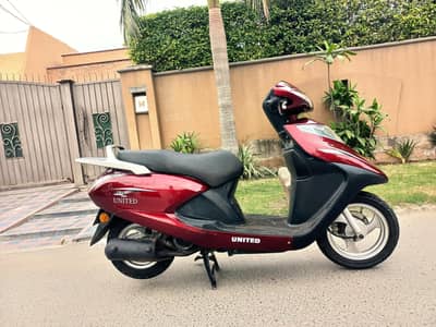 United Scooty petrol 100 CC 2020 model totally new scooty 8500 km used