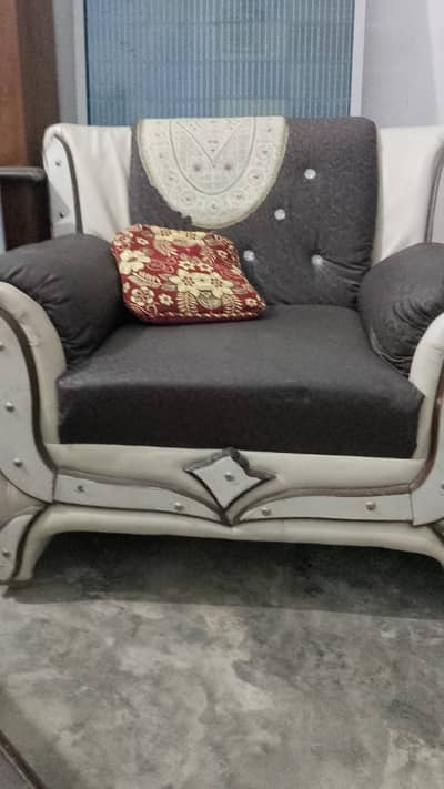 Good condition cushion sofa