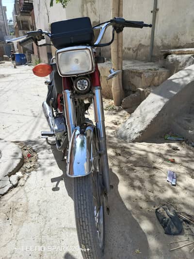 bhot achi bike hy  peso ki need hy