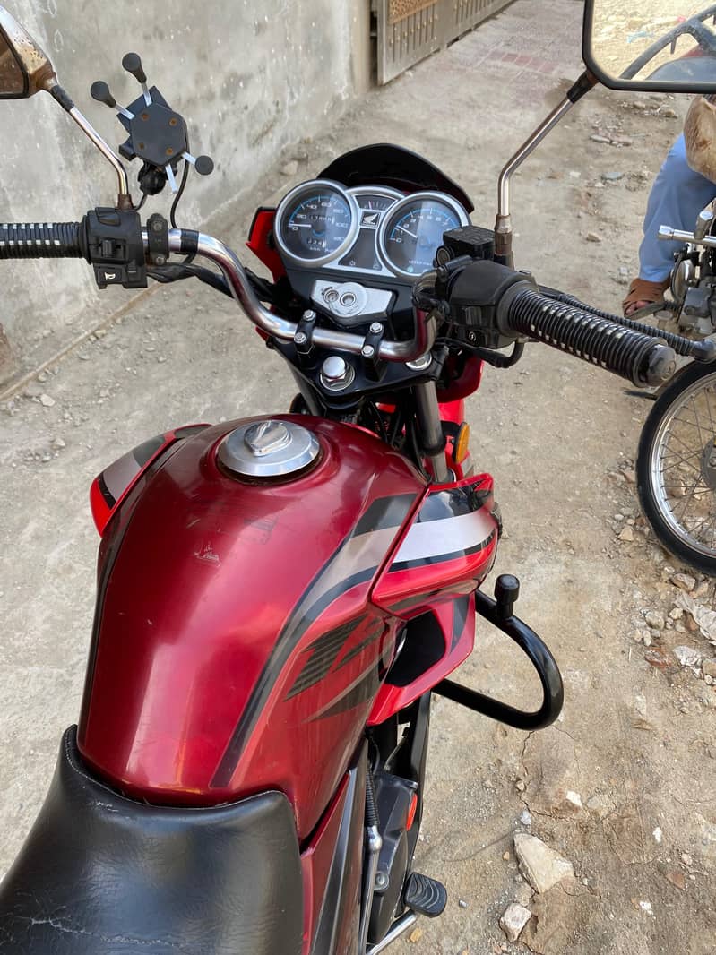 Honda CB150F . one hand use bike . goog fuel average engine packed hai ...