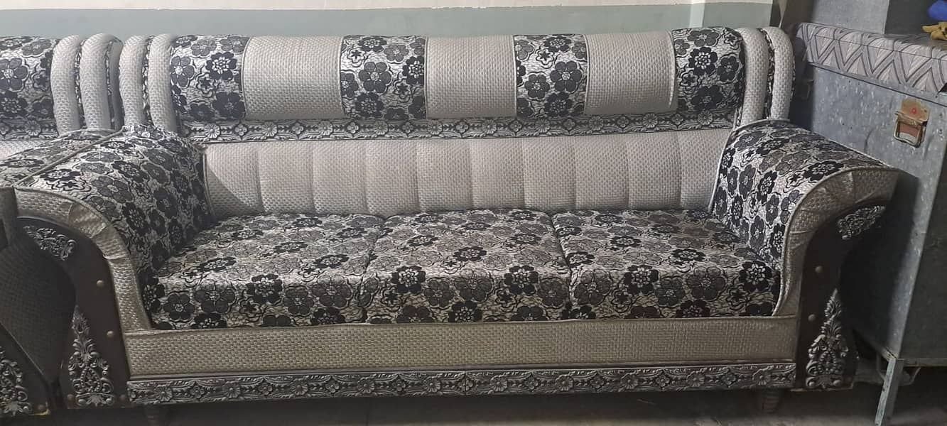 Sofa Set is available 0