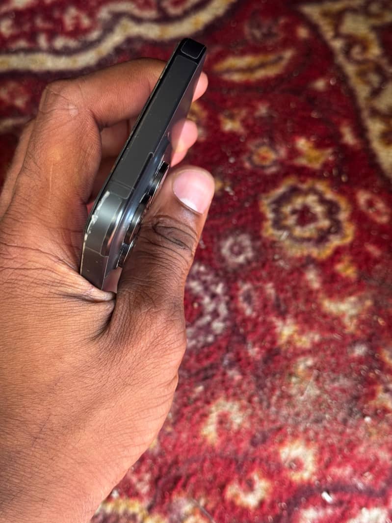iphone 15 pro max 4