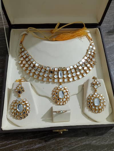 Elegant pure Kundan set