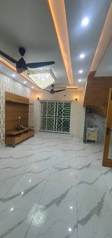 Highly-Coveted 10 Marla Lower Portion Is Available In Allama Iqbal Town For Rent