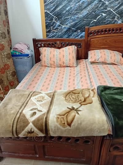 1 king size double bed and 1 single bed (NEW)