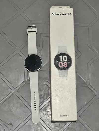 Samsung Galaxy Watch 5 44mm With Box & Cable